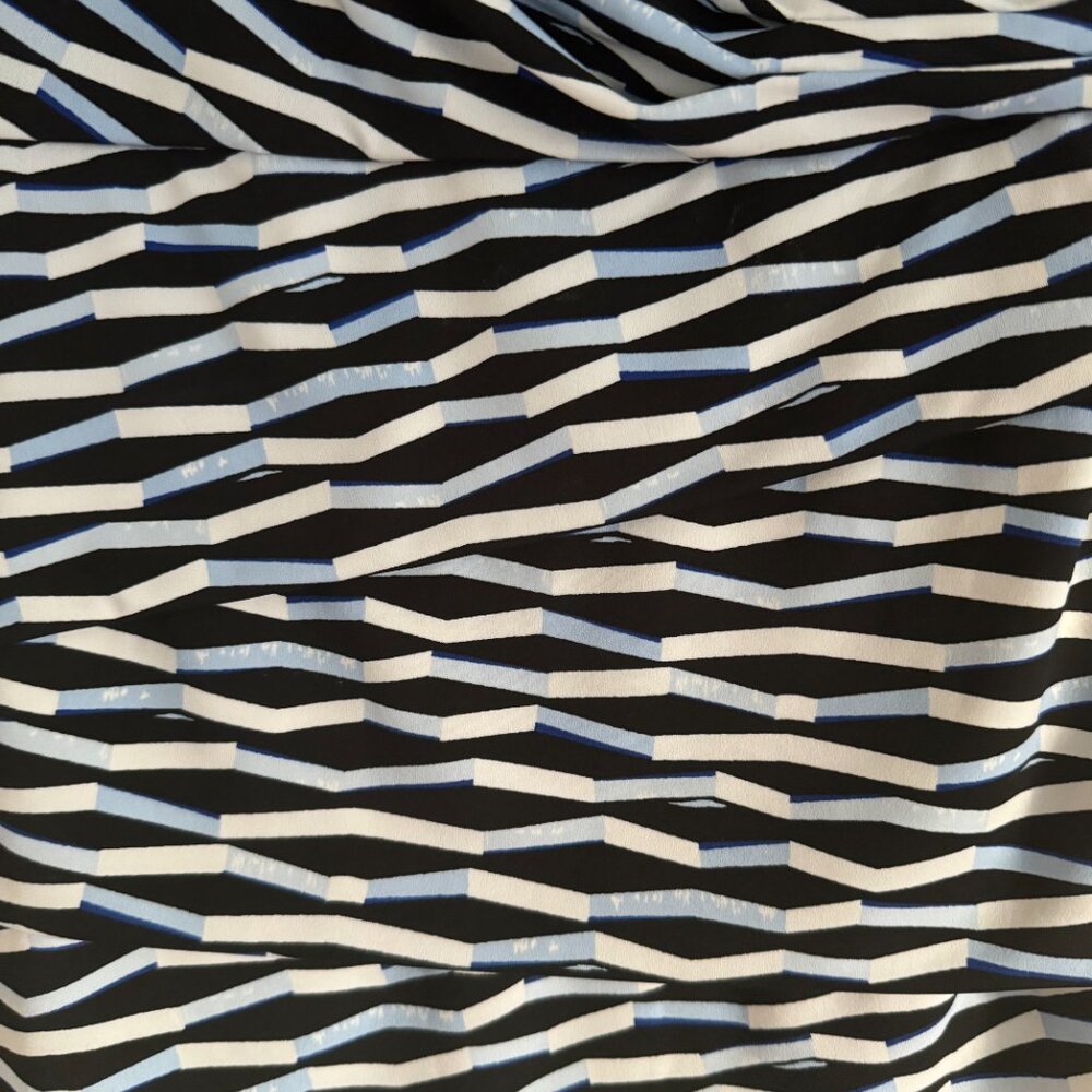 White House Black Market Sleeveless V-Neck Geometric Pattern Blouse Top XS - Picture 4 of 5